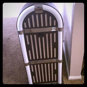 Bluetooth Jukebox works great(great bass)